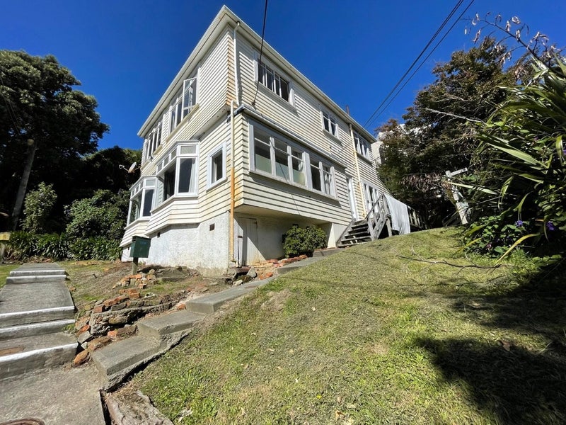 31 Hay Street, Oriental Bay, Wellington - Carousel 1