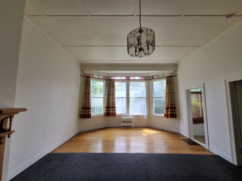 11 Carlton Avenue, Gonville, Whanganui - Carousel 2