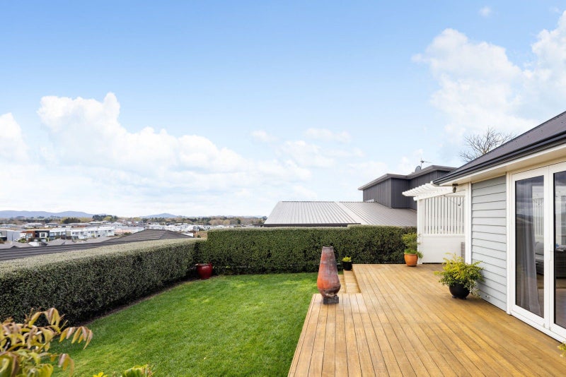 21 Longbow Terrace, Flagstaff, Hamilton - Carousel 2