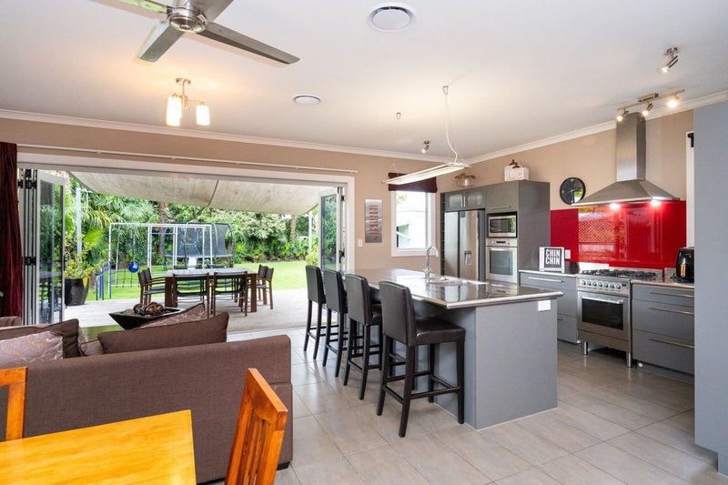 709 Avenue Road West, Saint Leonards, Hastings - Carousel 1