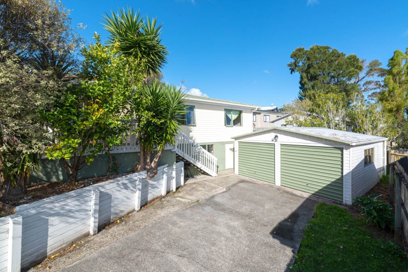 1 Cyril Crescent, West Harbour, Auckland - Carousel 22