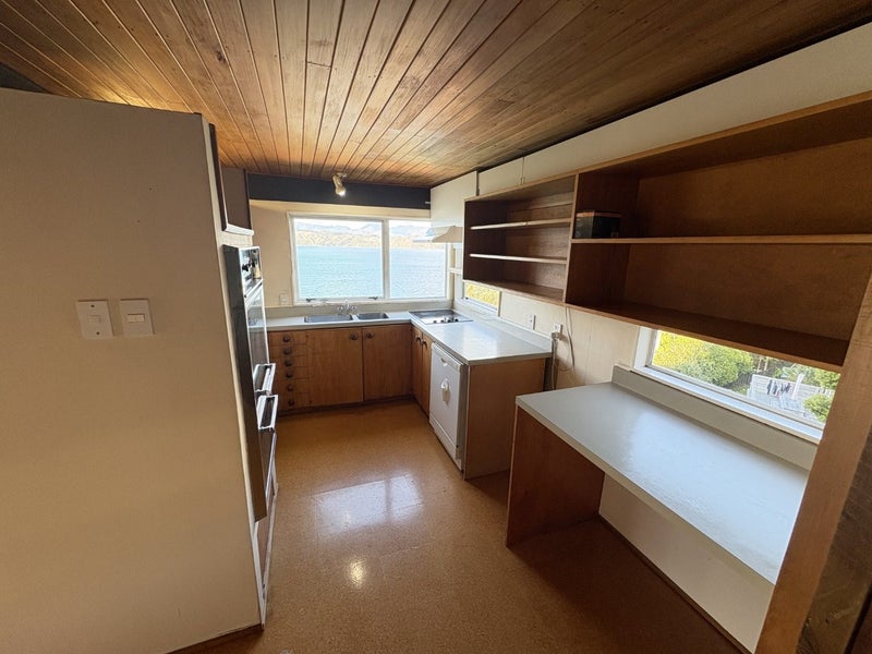 28 Napier Street, Karaka Bays, Wellington - Carousel 2