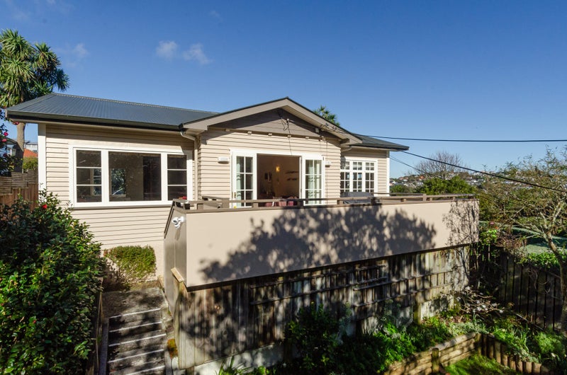 4 Omar Street, Khandallah, Wellington - Carousel 1