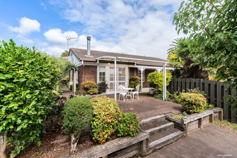 2/41 Cromdale Avenue, Highland Park, Auckland - Carousel 1