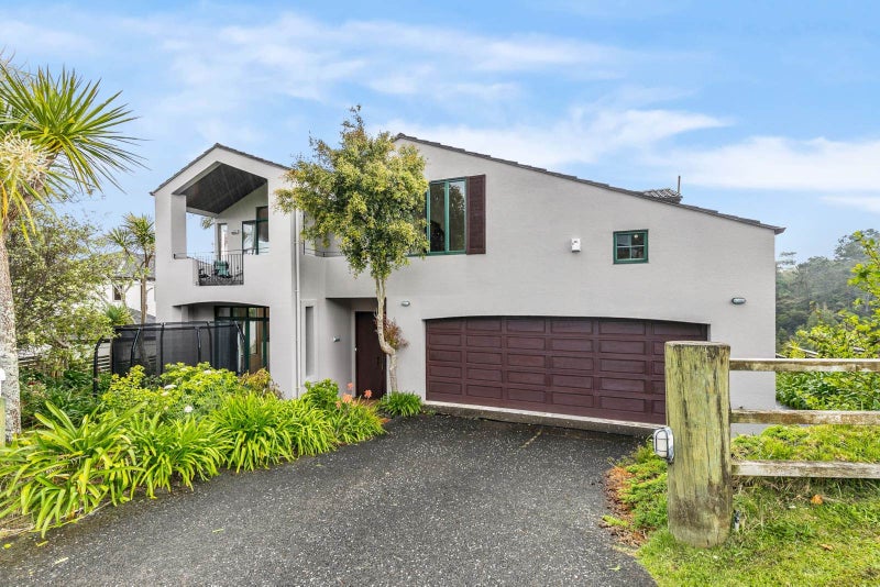 64 Penguin Drive, Murrays Bay, Auckland - Carousel 1