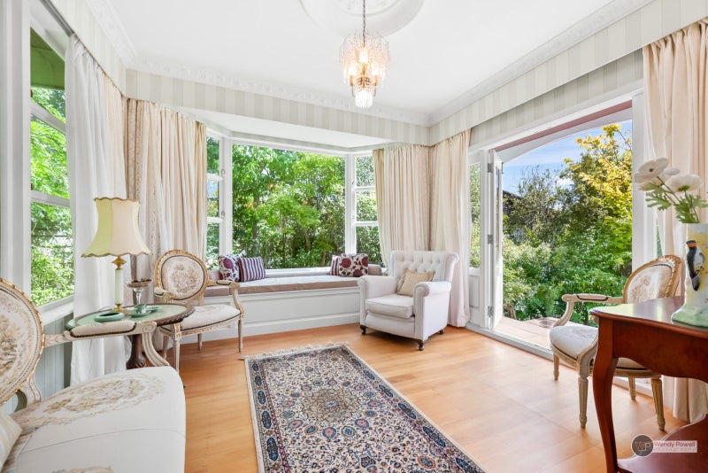 15 Harewood Grove, Pinehaven, Upper Hutt - Carousel 2