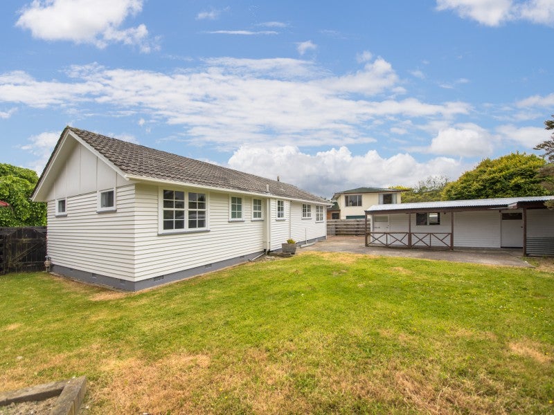 31 Mokau Place, Terrace End, Palmerston North - Carousel 2