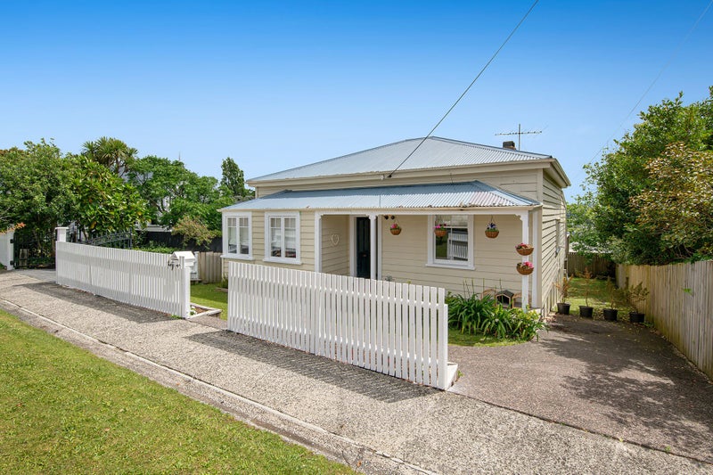 31 Garfield Road, Helensville, Helensville - Carousel 1