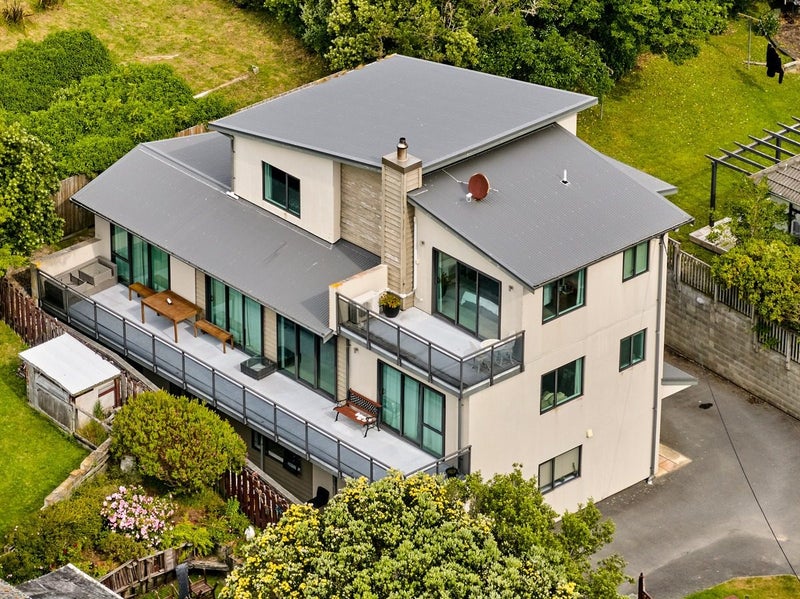 21 View Road, Titahi Bay, Porirua - Carousel 1