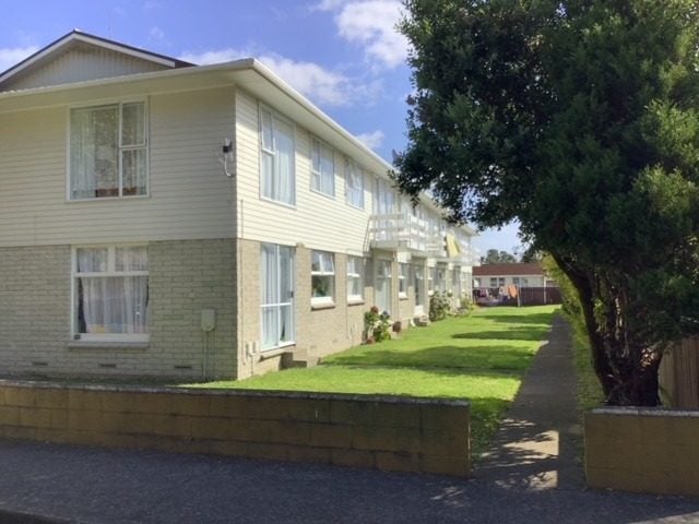 9/10 Trevethick Grove, Woburn, Lower Hutt - Carousel 16
