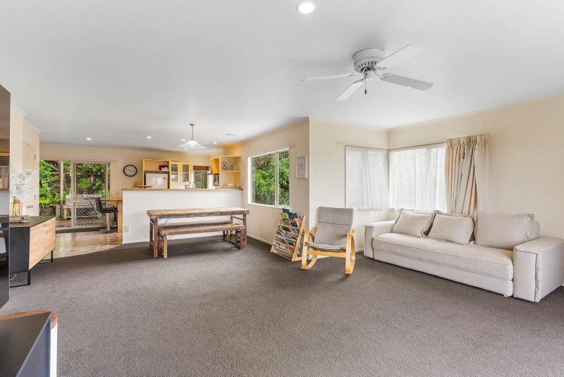 2/8 McQuoid Place, Glenfield, North Shore City - Carousel 1