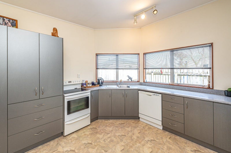 32B Kings Avenue, Gonville, Whanganui - Carousel 1