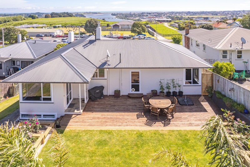 9 Windsor Terrace, Durie Hill, Whanganui - Carousel 2