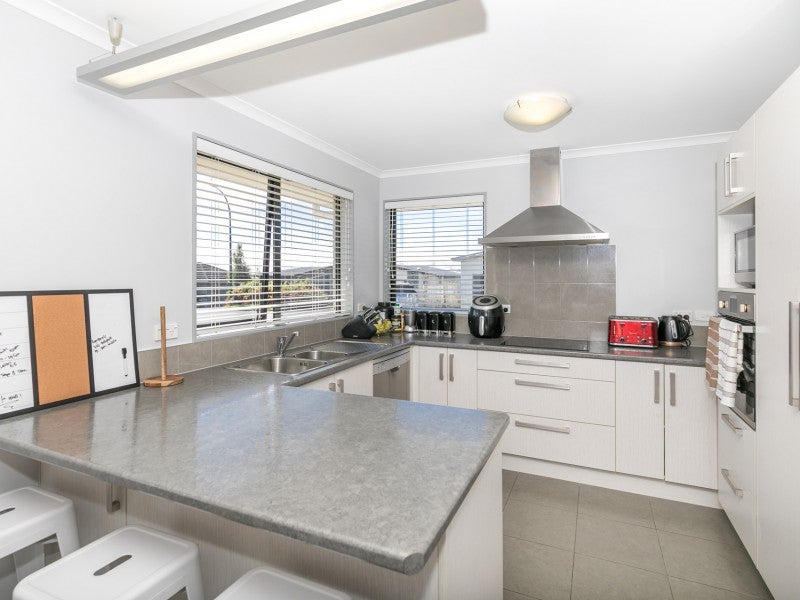 12 Ruske Place, Grandview Heights, Hamilton - Carousel 2