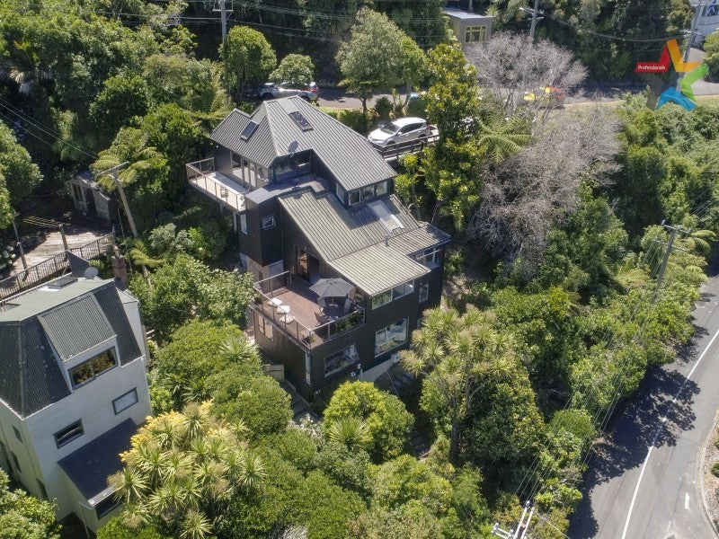 23 Ferry Road, Days Bay, Lower Hutt - Carousel 1