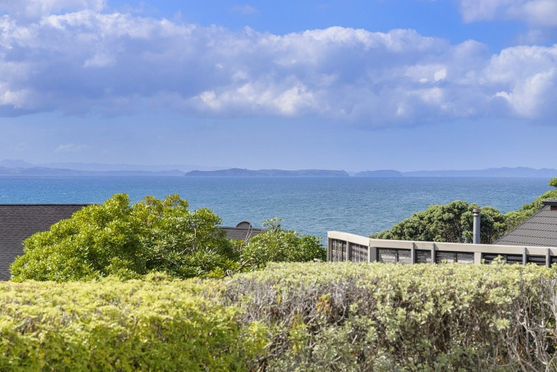 4 Pacific Parade, Army Bay, Whangaparaoa - Carousel 1