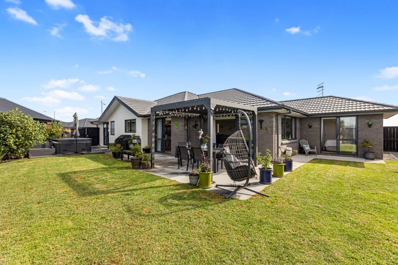25 Kaiora Drive, Papamoa Beach, Papamoa - Carousel 1