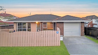 67 Manhattan Heights, Glendene, Auckland - Carousel 1