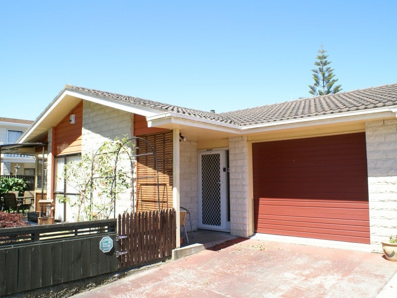 1/2 Meadowbrook Drive, Cloverlea, Palmerston North - Carousel 1