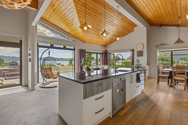 32 Kuiwai Drive, Rainbow Point, Taupo - Carousel 1