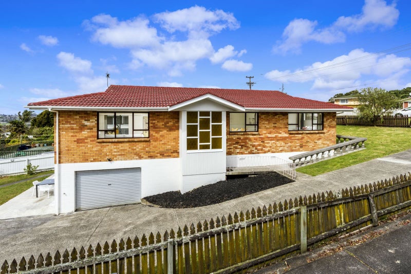 32 Target Road, Totara Vale, Auckland - Carousel 1