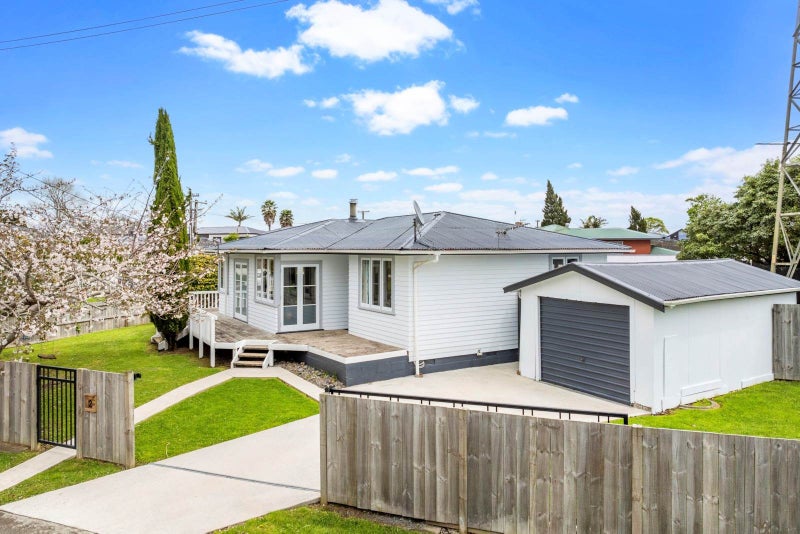 2 Undine Street, Pakuranga, Auckland - Carousel 1