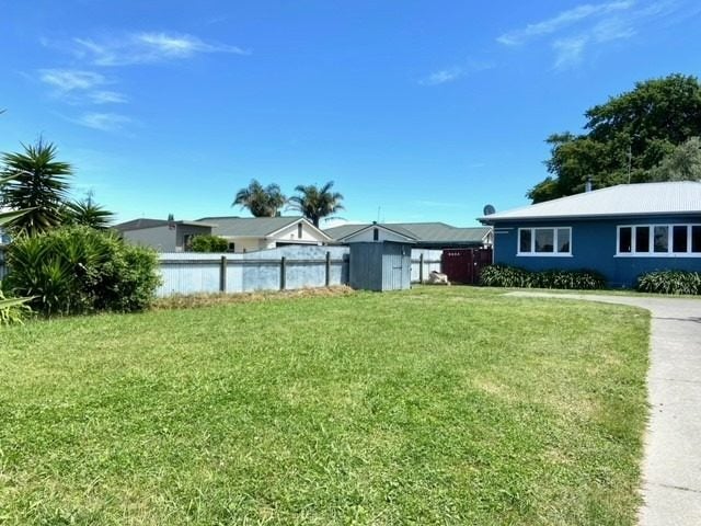 1000 Willowpark Road North, Mayfair, Hastings - Carousel 1