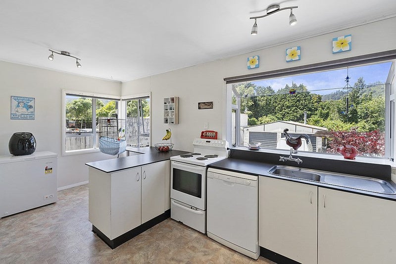 49 Stanley Street, Wainuiomata, Lower Hutt - Carousel 2