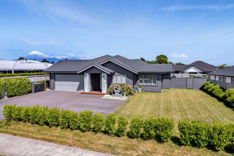 17 Honeyfield Drive, Whalers Gate, New Plymouth - Carousel 1