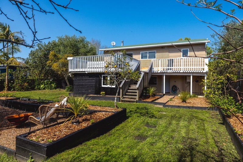 28 Nikau Road, Waiheke Island , Waiheke Island - Carousel 1