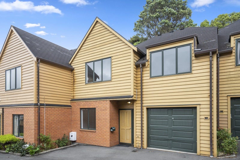 41 Futuna Close, Karori, Wellington - Carousel 1