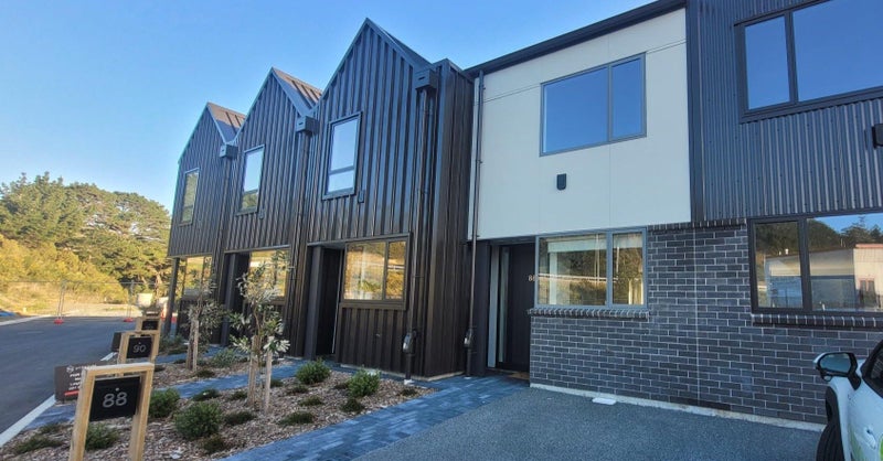 88 Ara Paiwhenua, Tawa, Wellington - Carousel 1