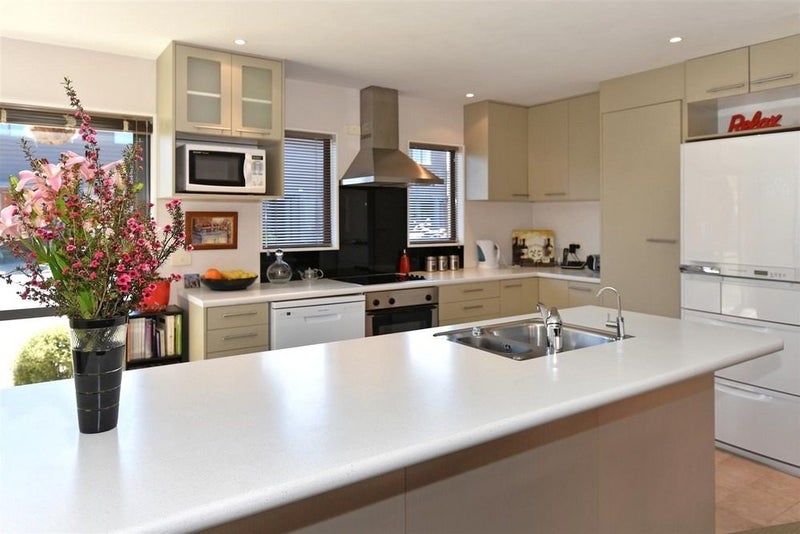 18 Rochdale Way, Stoke, Nelson - Carousel 2
