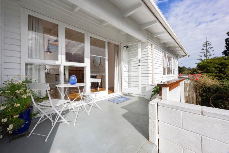 2/199 Titirangi Road, Titirangi, Auckland - Carousel 1