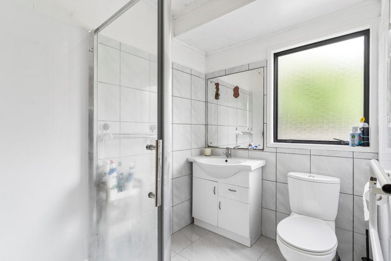 15 Landsdale Place, Massey, Auckland - Carousel 24