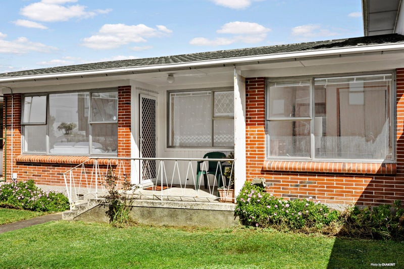 2/422 Point Chevalier Road, Point Chevalier, Auckland - Carousel 1