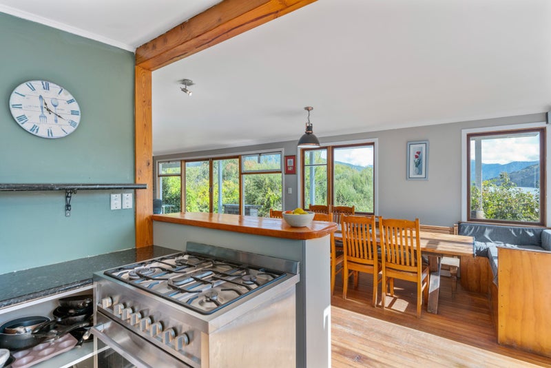 948 Queen Charlotte Drive, Picton - Carousel 1