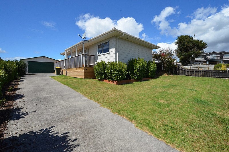 18 Bundena Place, Clendon Park, Auckland - Carousel 1