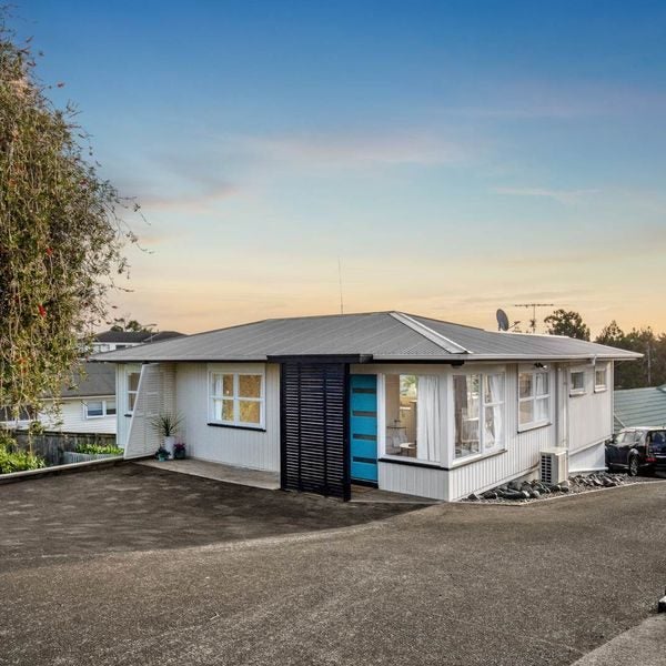 1/896 East Coast Road, Northcross, Auckland - Carousel 1