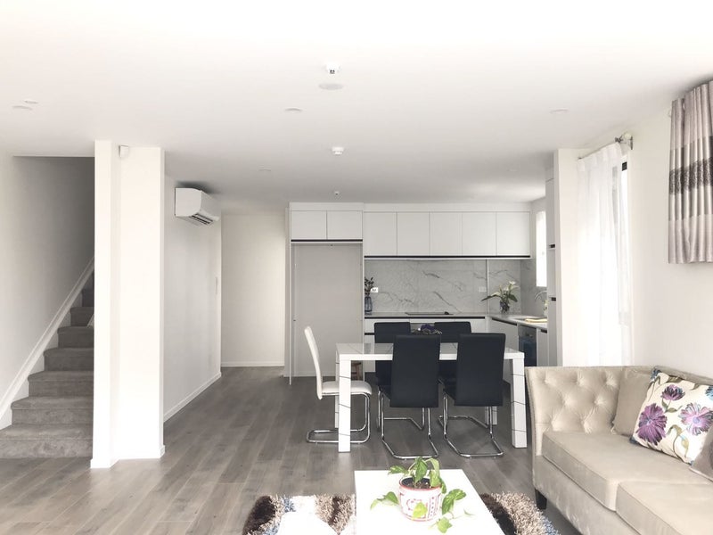 9 Peony Mews, Oteha, Auckland - Carousel 2