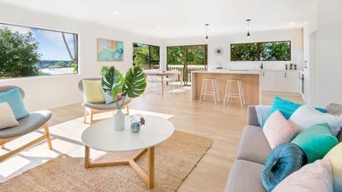 2/99 Kowhai Road, Mairangi Bay, Auckland - Carousel 1