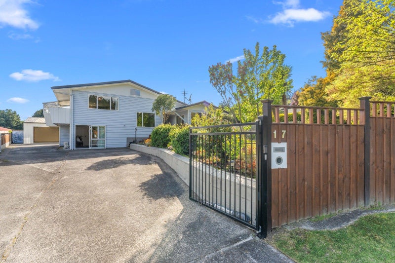 17 Awatea Terrace, Lynmore, Rotorua - Carousel 1