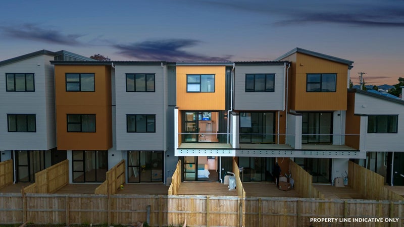 18/28 Lavelle Road, Henderson, Auckland - Carousel 1