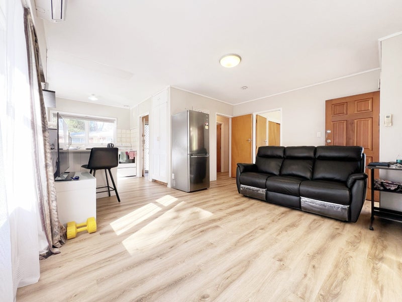 2/53 Ayton Drive, Totara Vale, Auckland - Carousel 2
