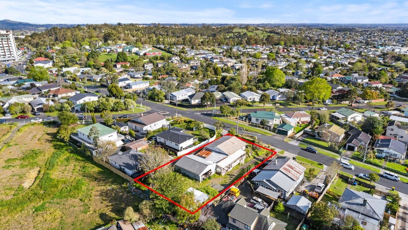 25 Clayburn Road, Glen Eden, Auckland - Carousel 6