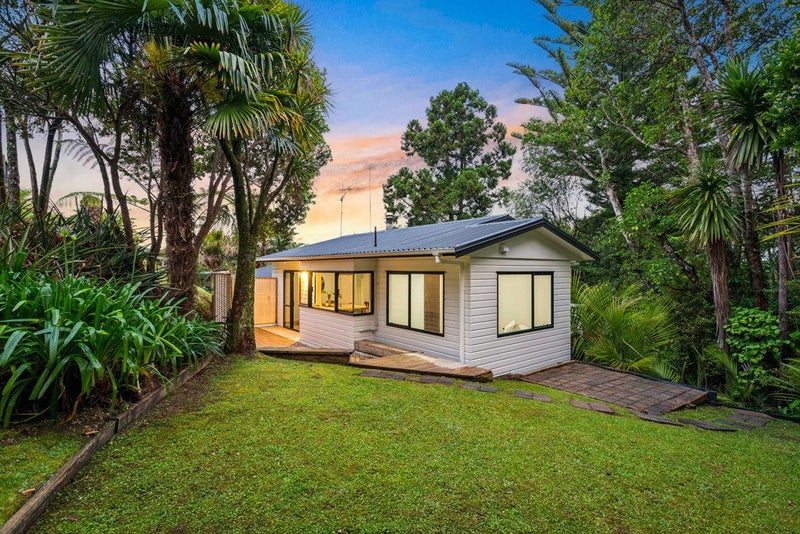 197 Woodlands Park Road, Titirangi, Auckland - Carousel 2