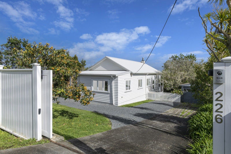 226 Upper Harbour Drive, Greenhithe, Auckland - Carousel 1