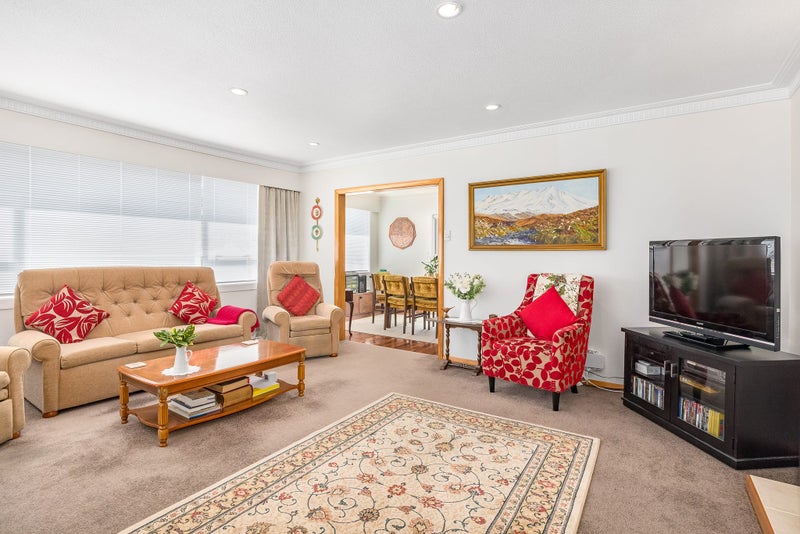 10 Craig Grove, Elderslea, Upper Hutt - Carousel 2