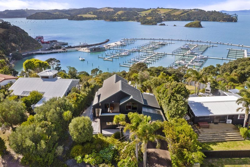 16 Kennedy Point Road, Surfdale, Waiheke Island - Carousel 1