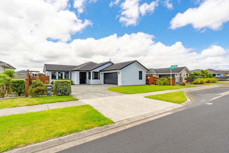 16 Robert Might Road, Kumeu - Carousel 1